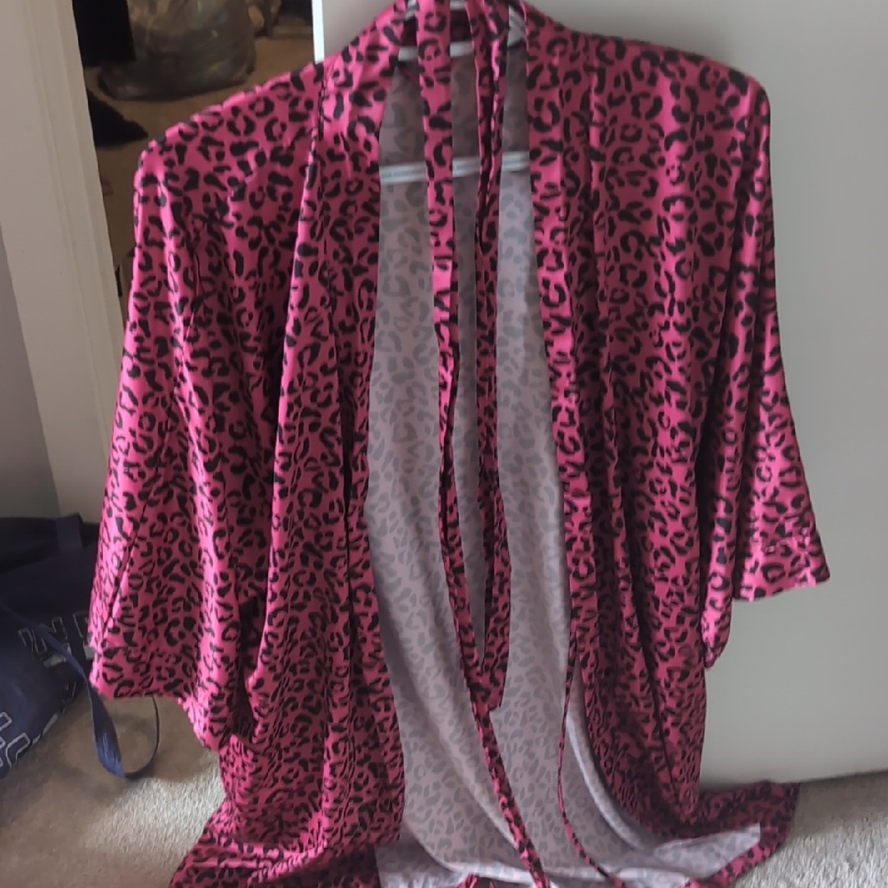 Amazon Essentials Pink Leopard Print Robe